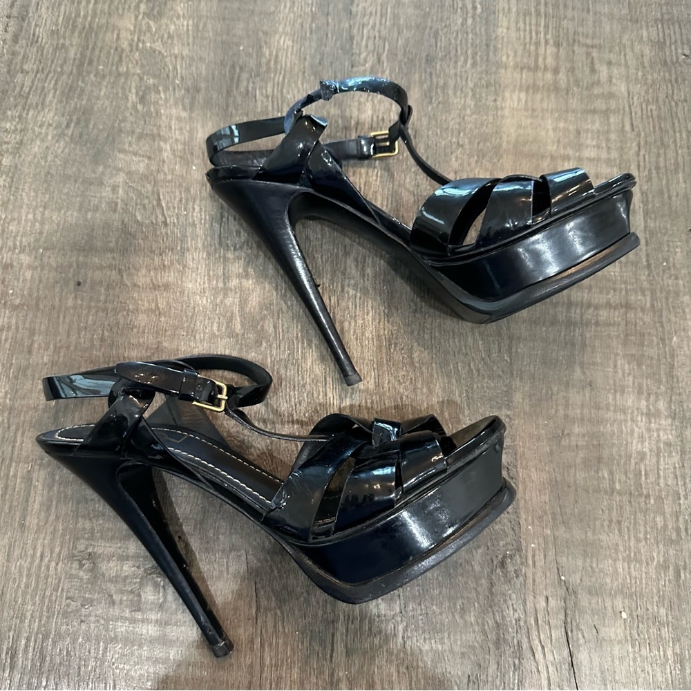 YVES SAINT LAURENT
Tribute Sandals 
Black platform heels  size 7 / eu 38